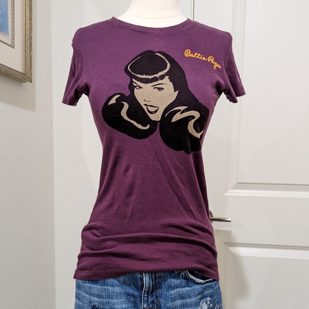 SOLD -- Rare! Bettie Page Tee Top by Olivia De Berardinis Purple T-Shirt - Small - Picture 1 of 9